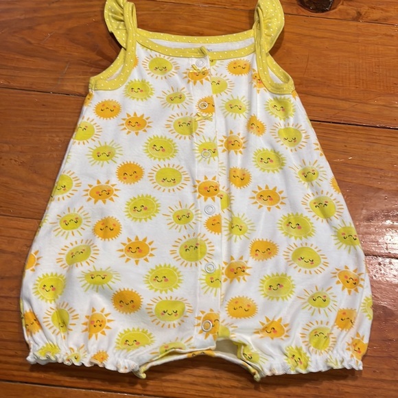 NWOT 9 month Carter’s yellow orange white sun ruffle sleeve one piece romper - Picture 6 of 13